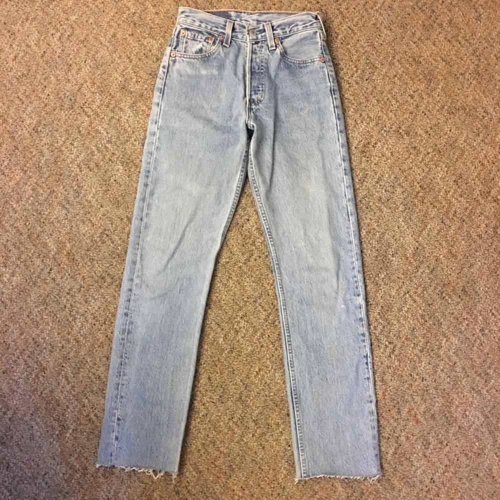 Vintage Levi’s 501 high rise straight leg 24 waist